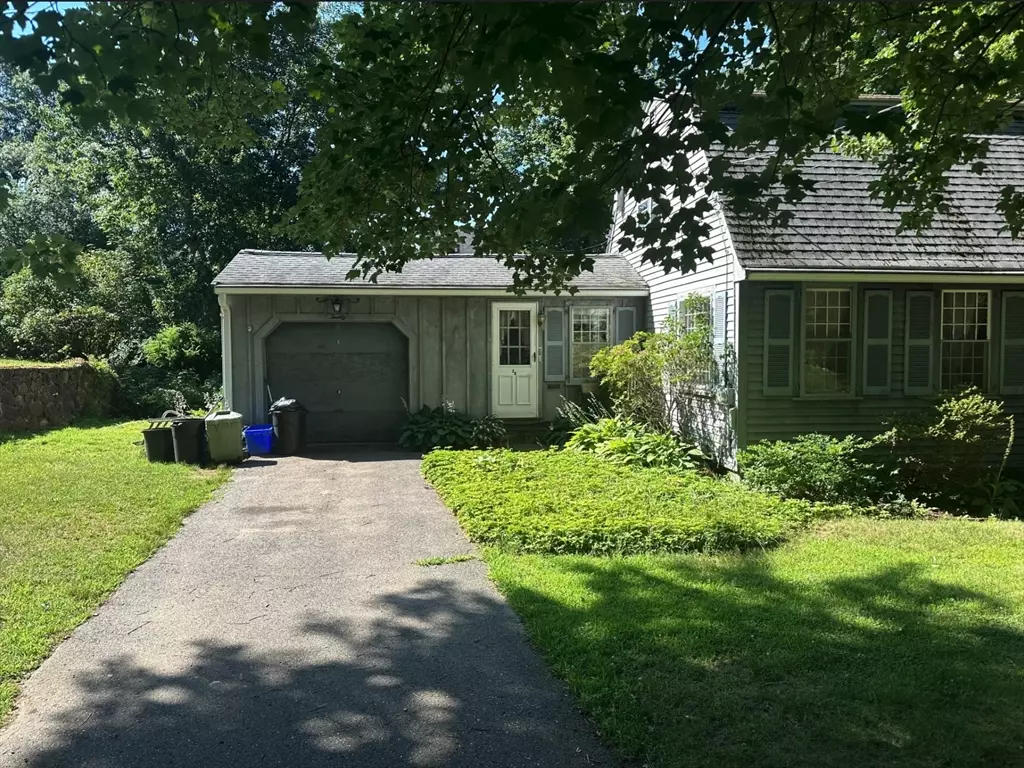 Lynnfield, MA 01940,20 Pine Hill Rd