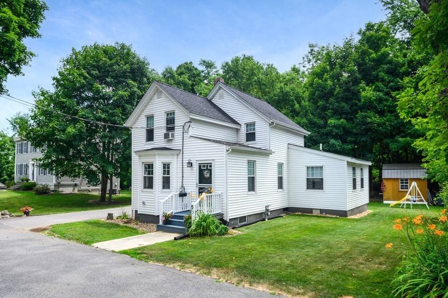 5 Field St, Amesbury, MA 01913