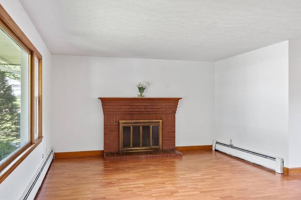 Auburn, MA 01501,2 Dale Ave