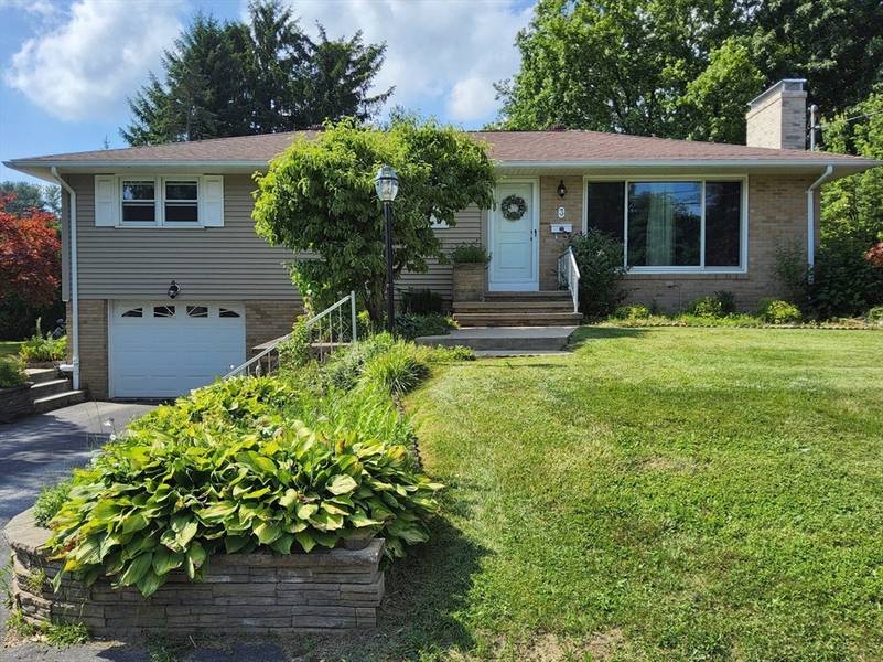 3 Meadow Ln, Dudley, MA 01571