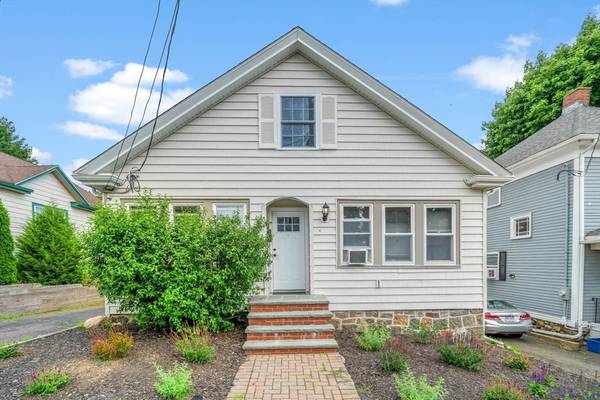 5 Evans Rd, Peabody, MA 01960