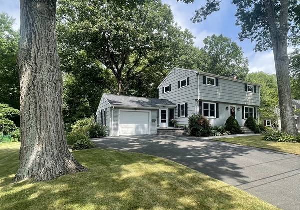 98 Knott St, Attleboro, MA 02703