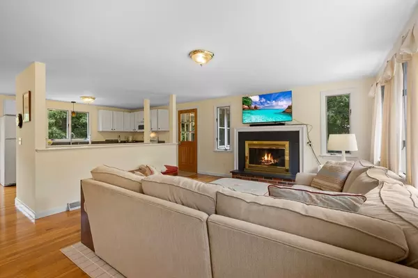 Chatham, MA 02633,11 Oval Rd