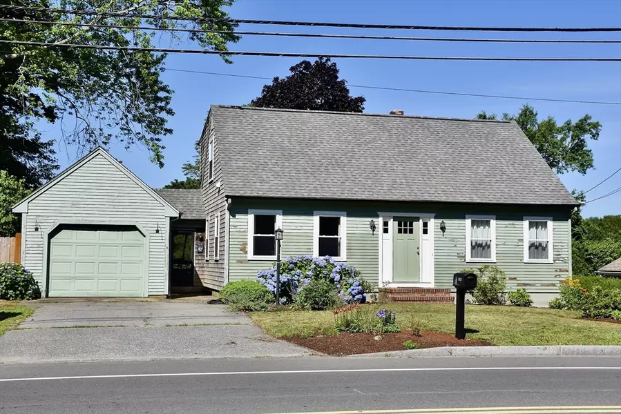 317 Slocum Rd, Dartmouth, MA 02747