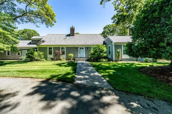 Barnstable, MA 02632,22 Center Ln