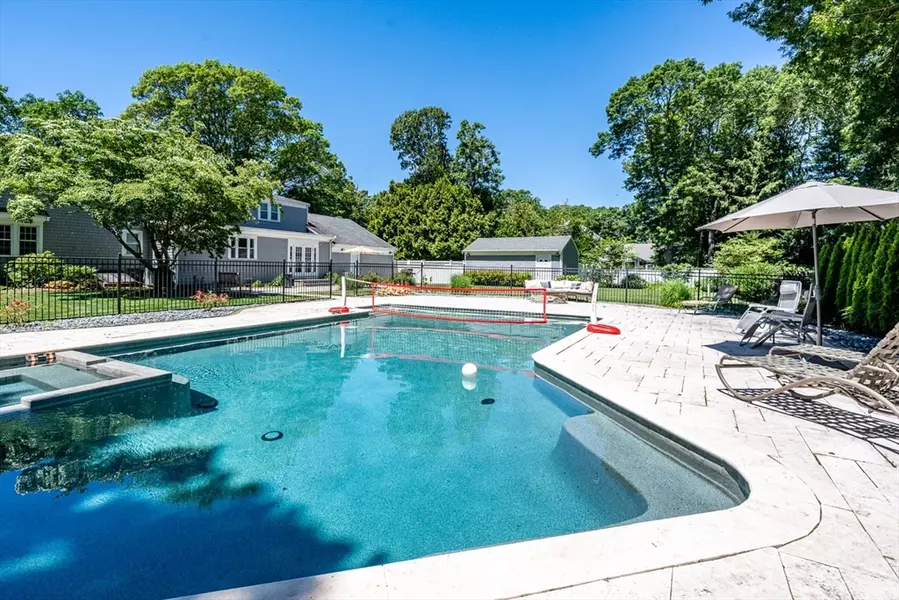 22 Center Ln, Barnstable, MA 02632