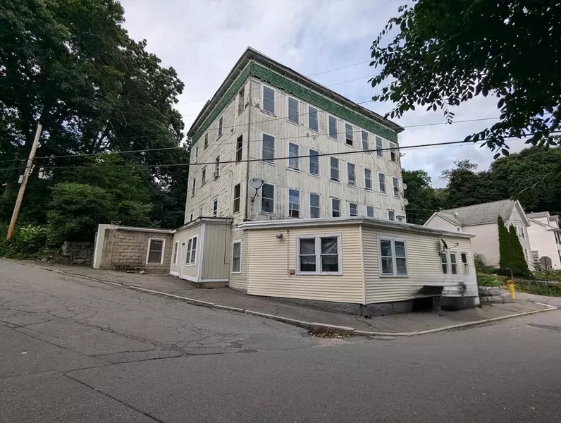 32 Mount Globe St, Fitchburg, MA 01420