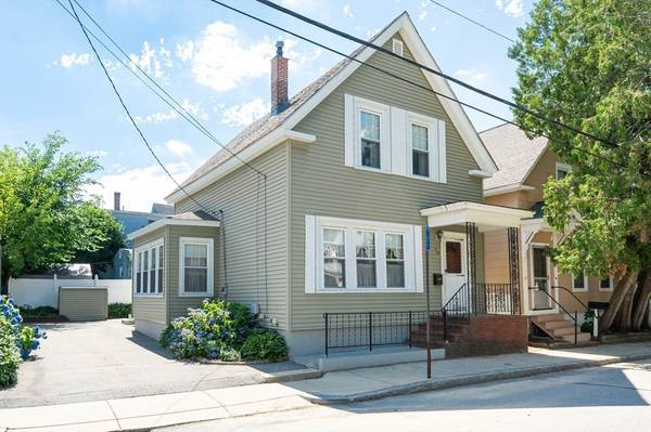 28 White St, Lowell, MA 01854