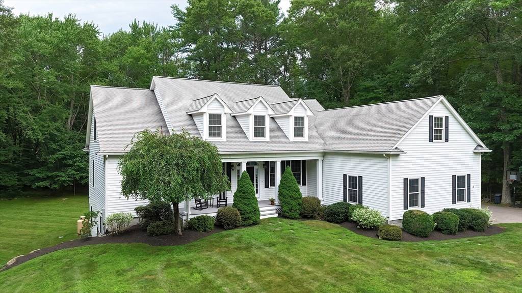 3 Freeman Pl, Mendon, MA 01756