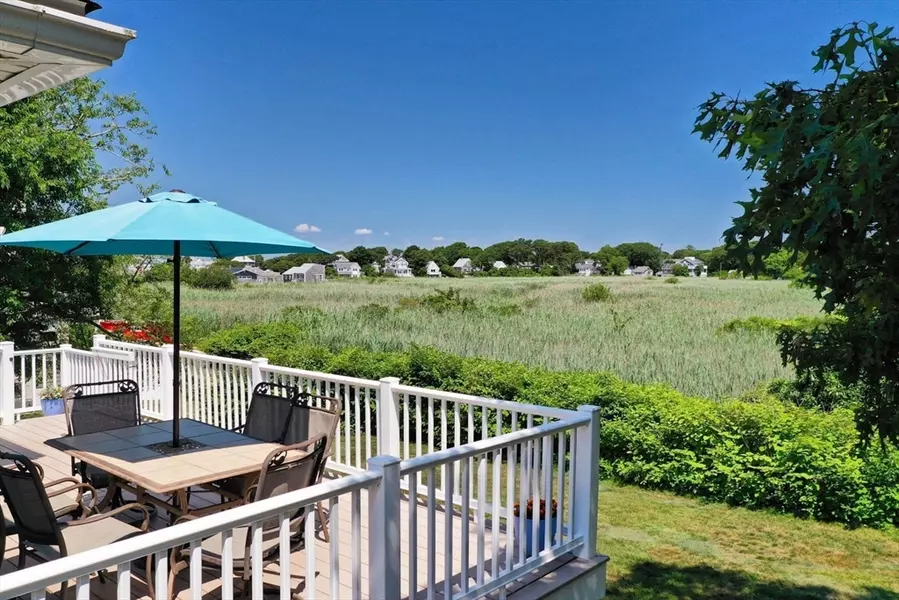 109 Silver Beach Ave, Falmouth, MA 02556