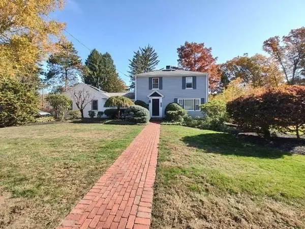 135 Oakcrest Dr, Framingham, MA 01701