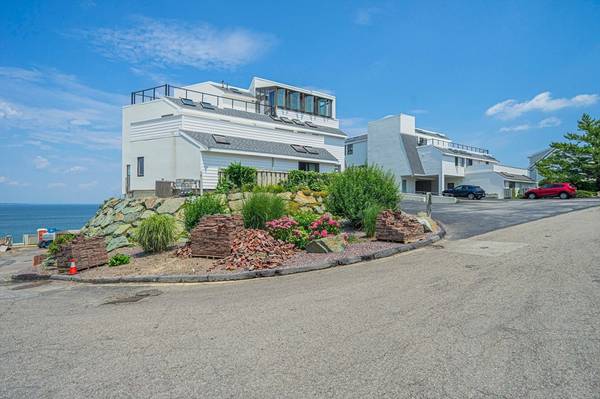 43 Oceanside Drive #43, Hull, MA 02045