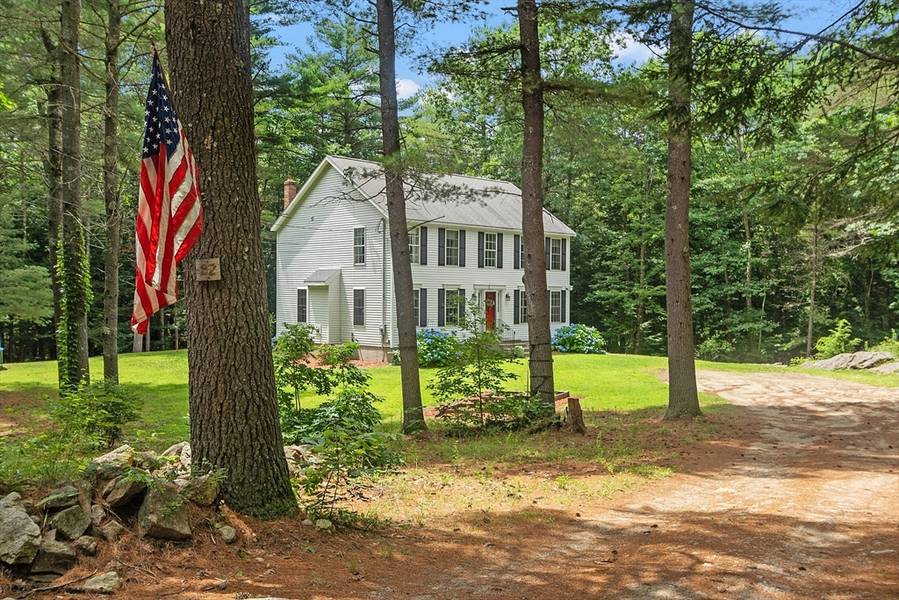 82 Twin Hill Rd, Hubbardston, MA 01452