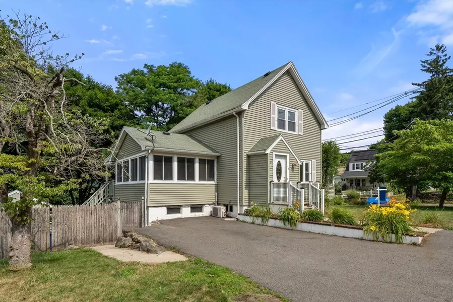 52 Cottage St, Stoneham, MA 02180