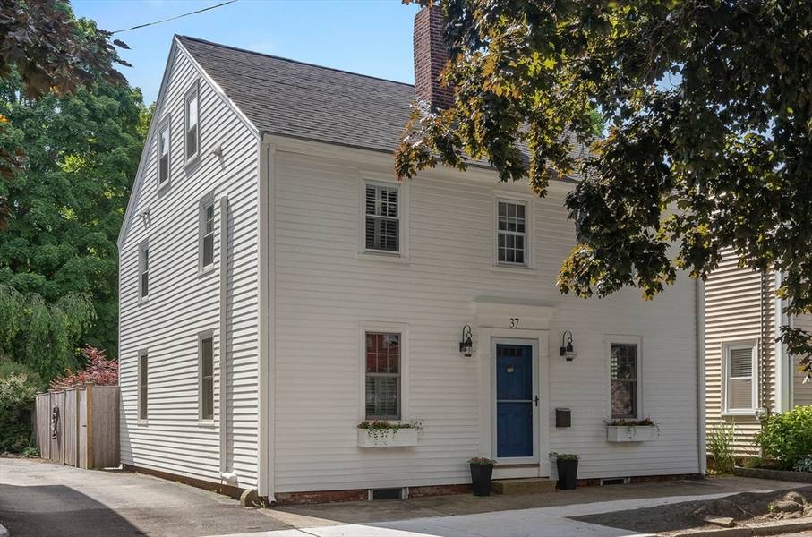 37 Olive St, Newburyport, MA 01950