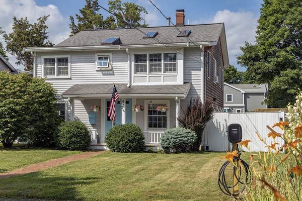 42 Kimball Beach Rd, Hingham, MA 02043