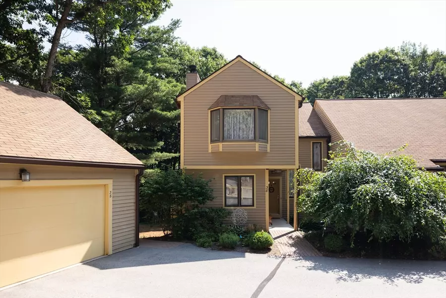 38 Bentwood Dr #38, Sturbridge, MA 01566