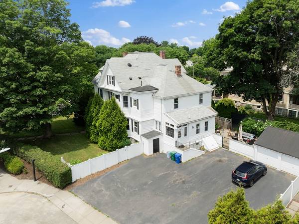 Newton, MA 02459,629 Commonwealth Avenue #1