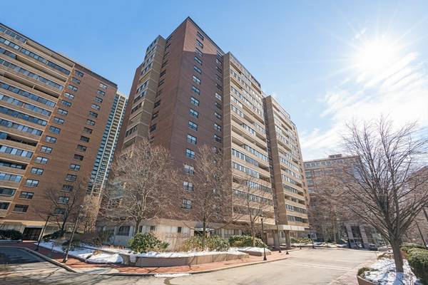 2 Hawthorne Place #3M, Boston, MA 02114