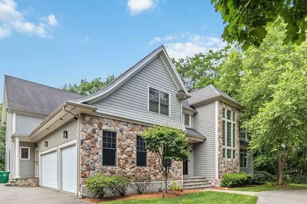 15 Marla Cir, Newton, MA 02459