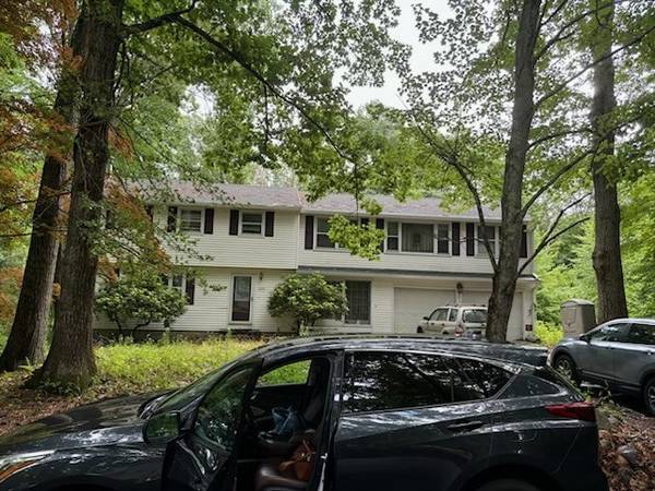 220 Juniper Dr, Palmer, MA 01095