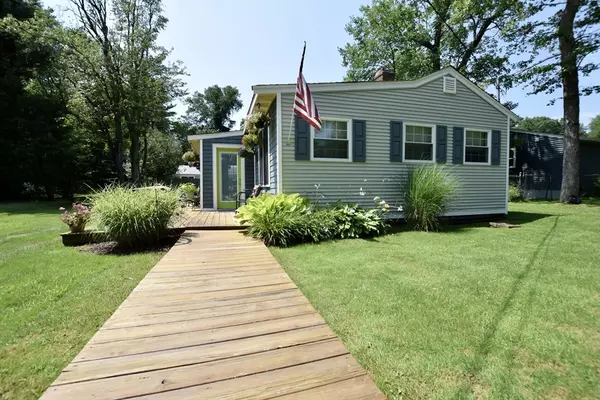 24 3rd Ave, Lakeville, MA 02347