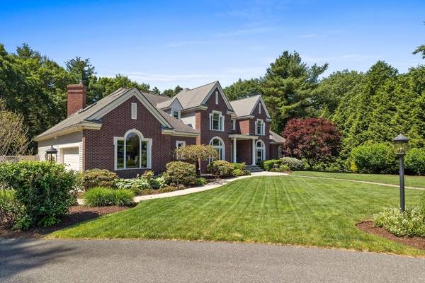 Natick, MA 01760,7 Chieftain Ln