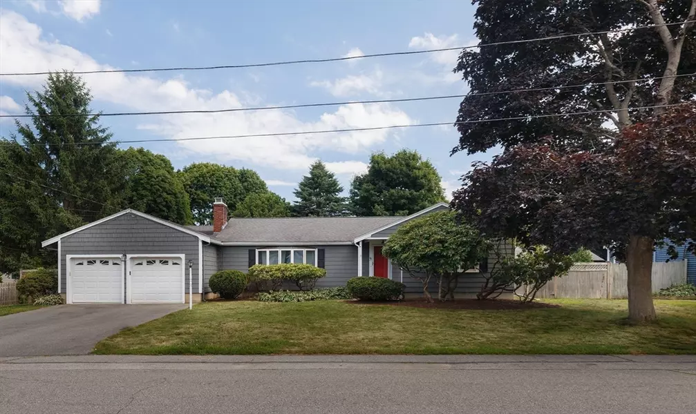 9 Crescent Rd, Hamilton, MA 01982