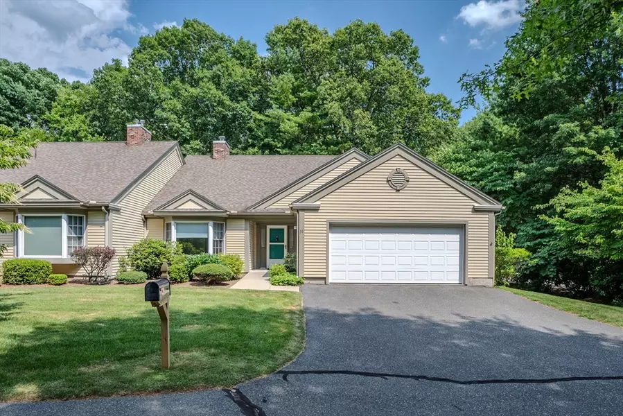 31 Tabor Xing #31, Longmeadow, MA 01106