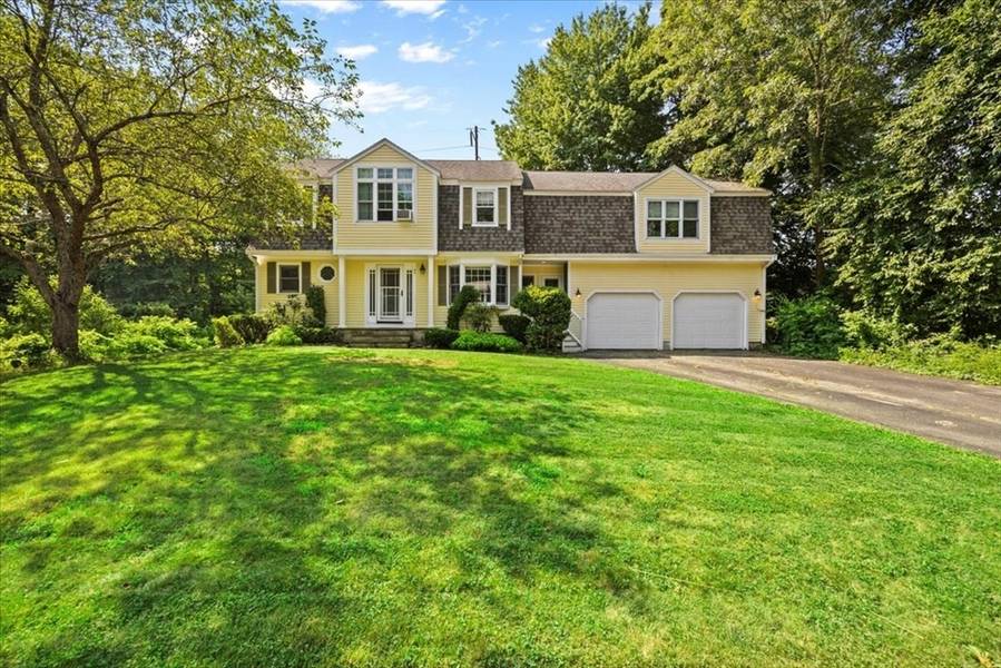 1 Nobscot Brook Ln, Rockland, MA 02370