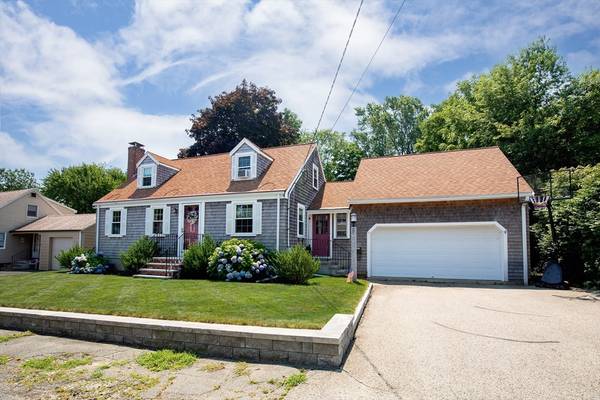 27 Cherry Ln, Weymouth, MA 02190