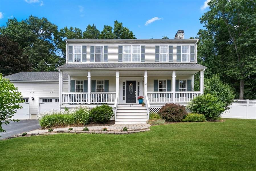 17 Spindle Tree Ln, Amesbury, MA 01913