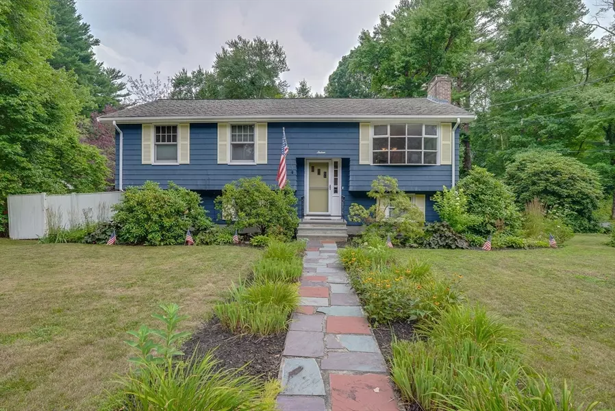 16 Washington St, Bedford, MA 01730