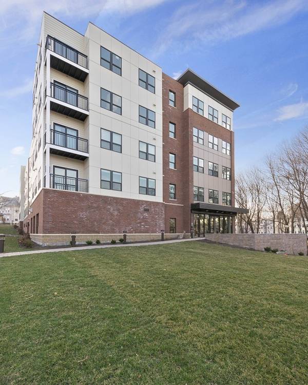 999 Hancock St #203, Quincy, MA 02169