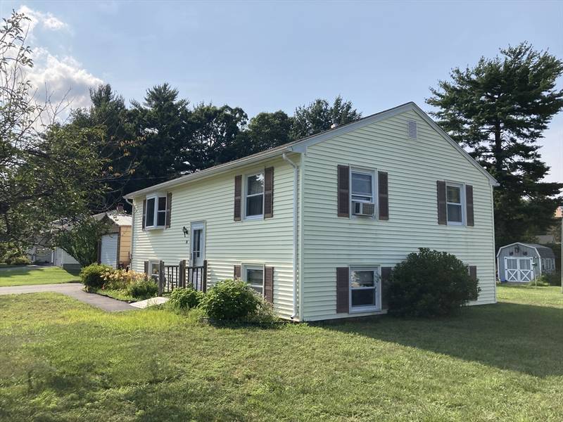 20 Crestwood Cir, Westfield, MA 01085