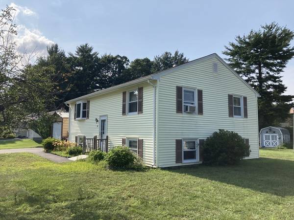 Westfield, MA 01085,20 Crestwood Cir