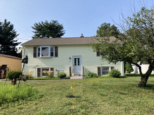 Westfield, MA 01085,20 Crestwood Cir