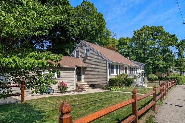 34 Mutton Ln, Weymouth, MA 02189