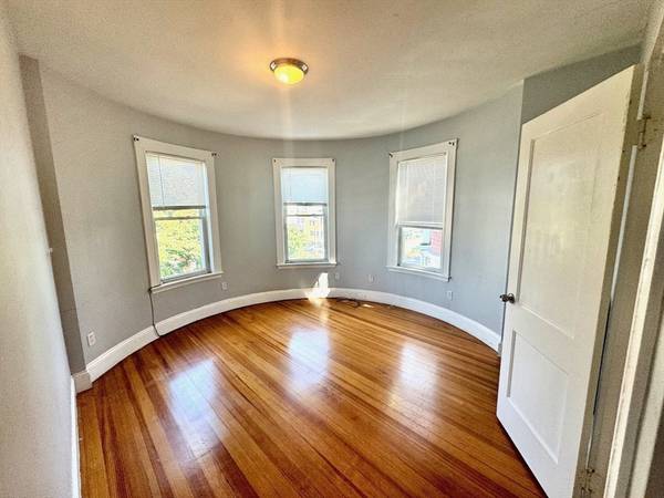 3 Pleasant St #3, Boston, MA 02125