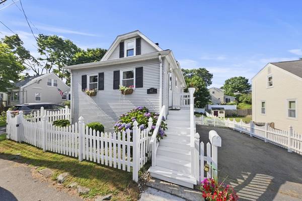 41 Arlington Rd, Dedham, MA 02026