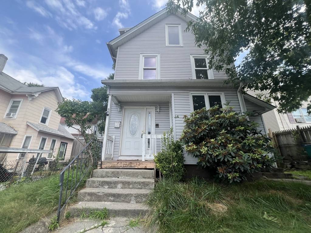 9 Barclay Street, Lowell, MA 01851