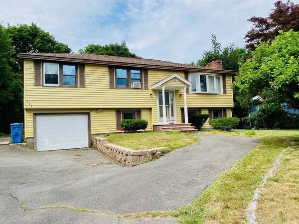 121 Farm St, Wakefield, MA 01880