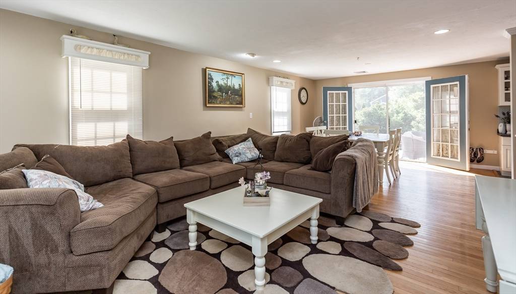 Lakeville, MA 02347,8 Evergreen Rd