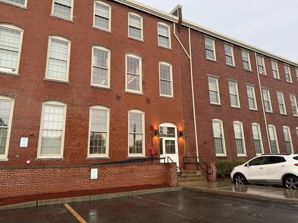 35 Riverwalk Way #111A, Lowell, MA 01854