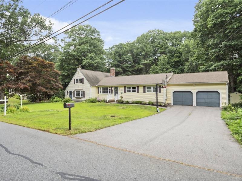 23 Abbott Lane, Chelmsford, MA 01824