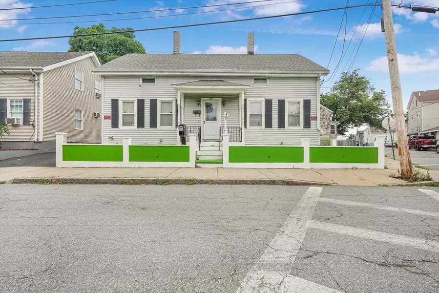 377 Hartwell St, Fall River, MA 02721