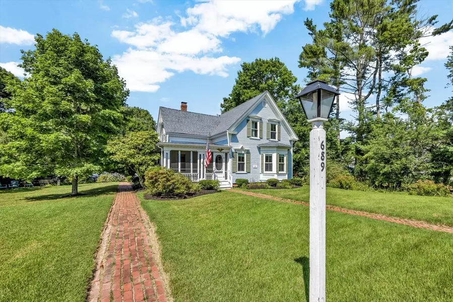 689 Main St, Barnstable, MA 02635