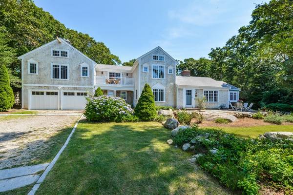 88 Gunning Point Ave, Falmouth, MA 02540