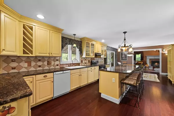 Lakeville, MA 02347,83 Pierce Ave