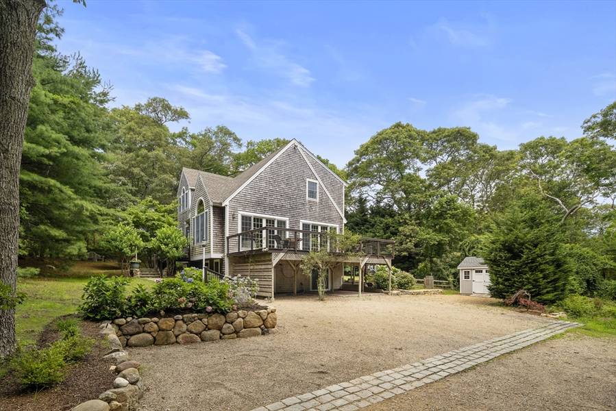 30 Hillside Path, Tisbury, MA 02568